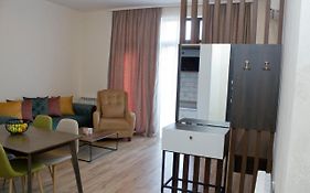 Aura Sameba, Luxury Apartment